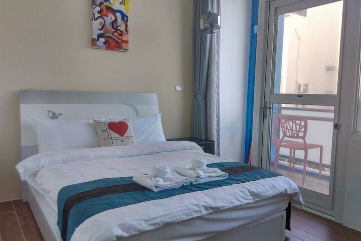 Room 4 of 40
