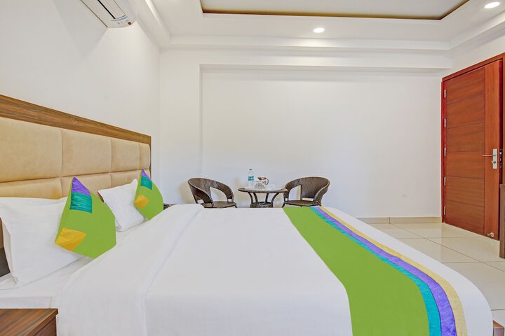 Room 15 of 32