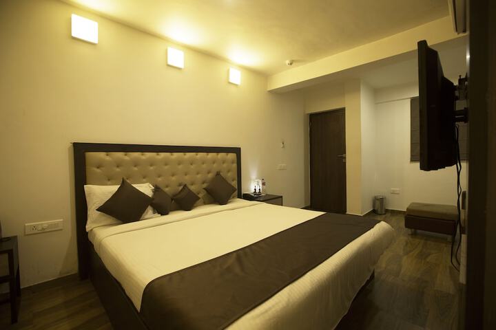 Room 2 of 20
