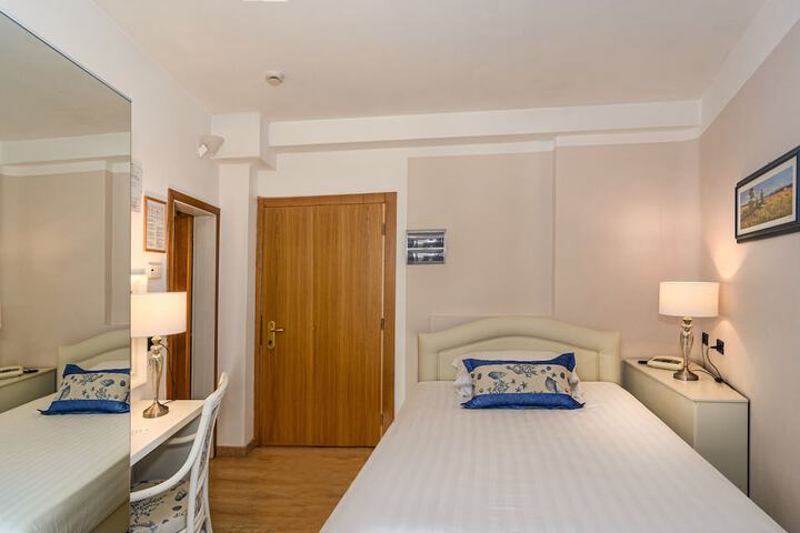 Room 17 of 43