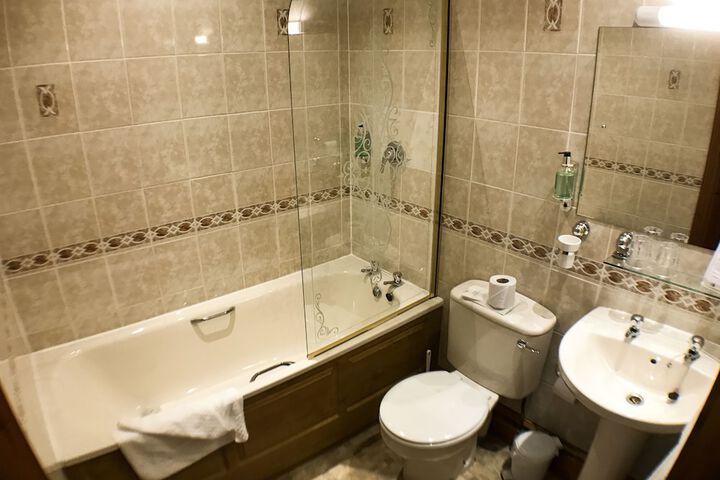 Room 18 of 38