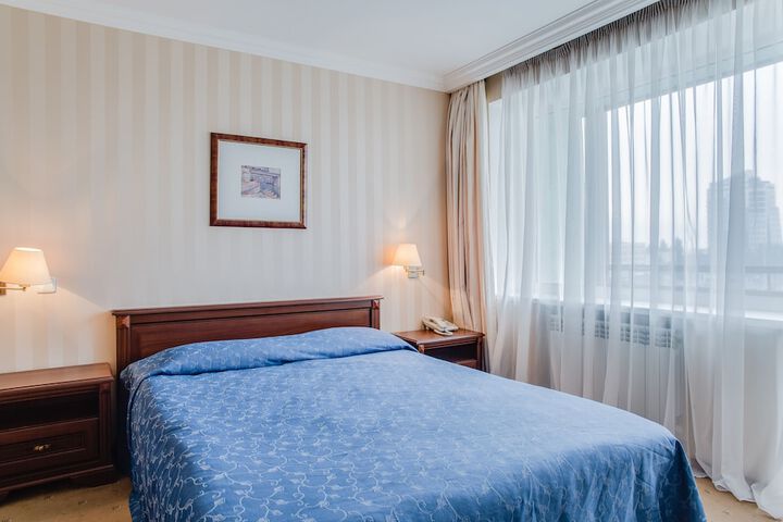 Room 8 of 48