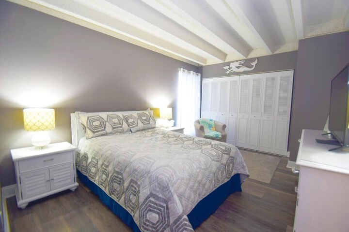 Room 2 of 11