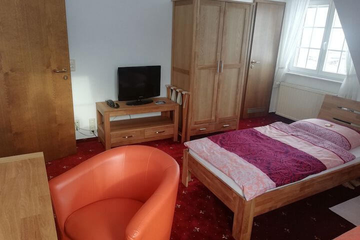 Room 15 of 33