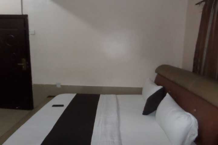 Room 7 of 16