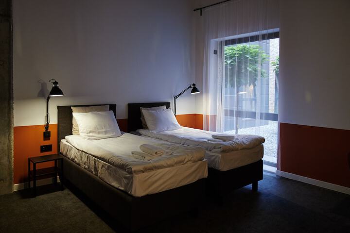 Room 10 of 46