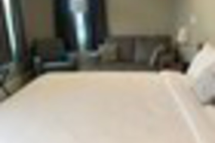 Room 65 of 141
