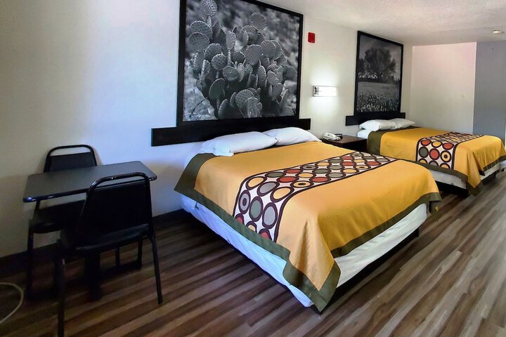 2 Queen Beds (3 of 6)