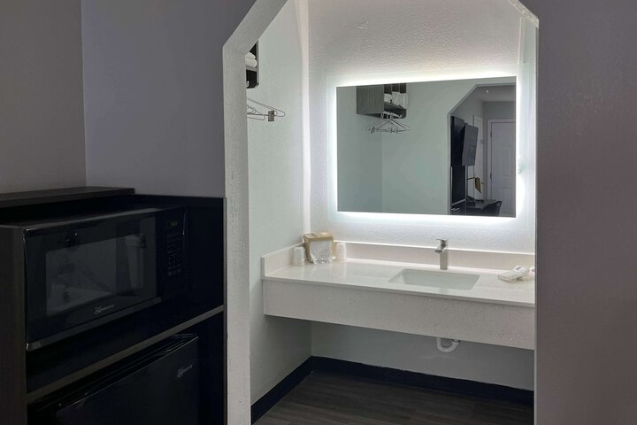 Room 19 of 25