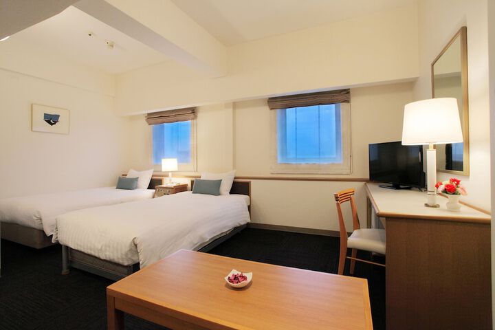 Room 10 of 36