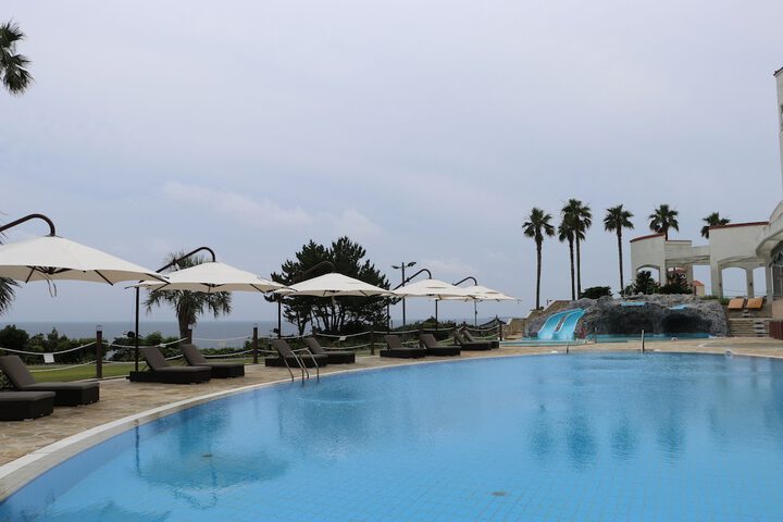 Hotel Pool