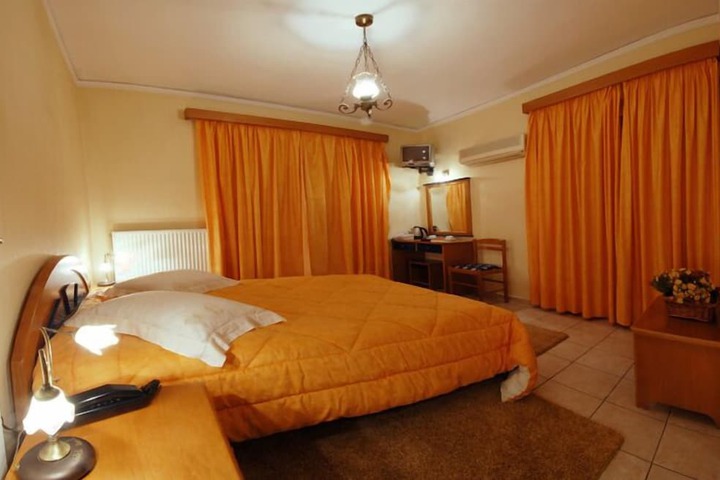 Room 4 of 13