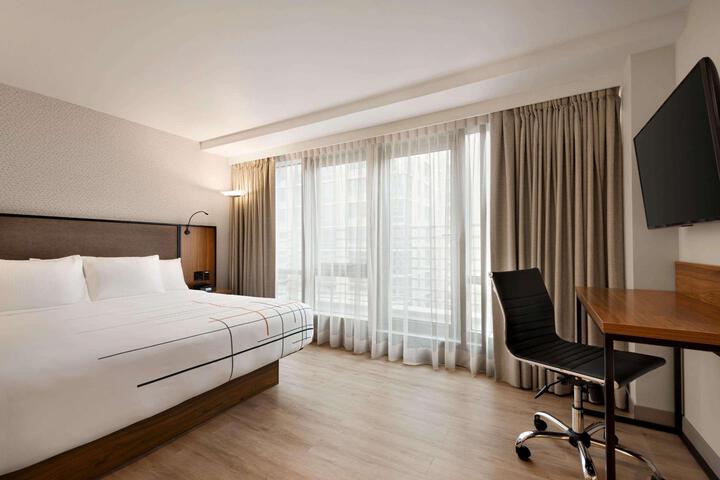 1 King Bed (15 of 22)
