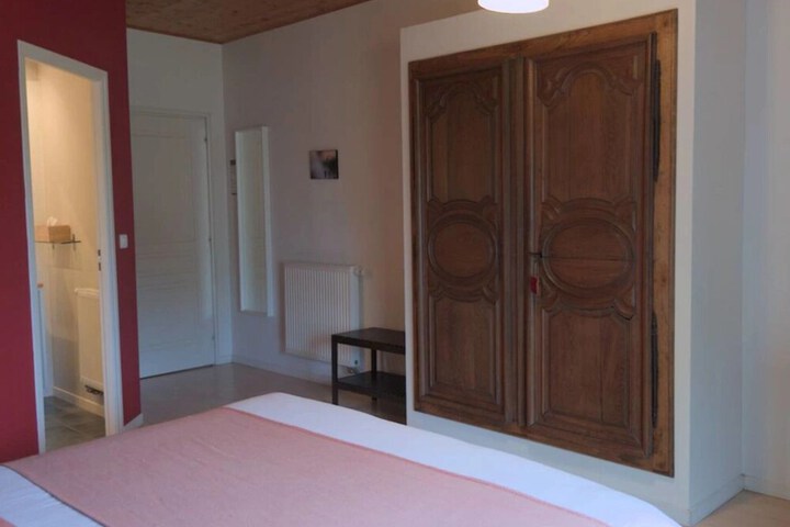 Room 17 of 32