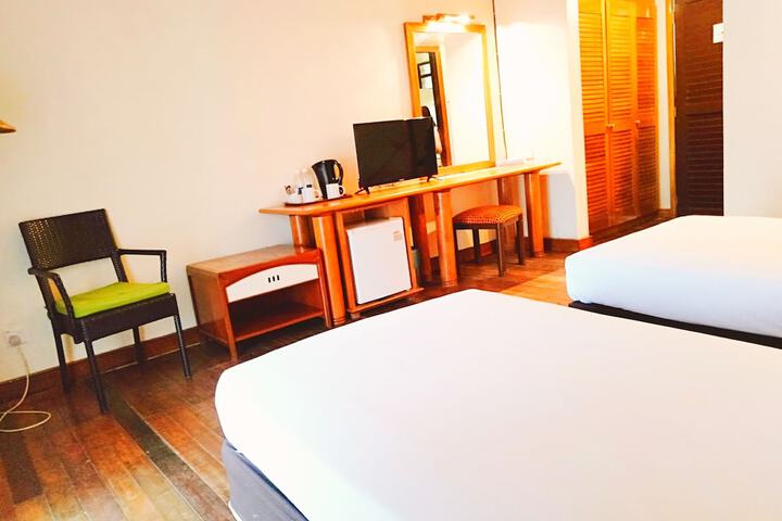 Room 4 of 42