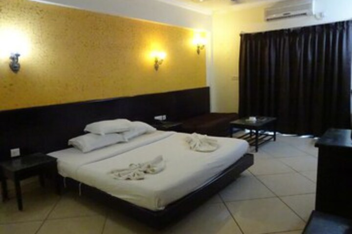 Room 15 of 33
