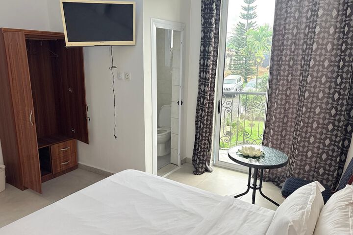 Room 14 of 40