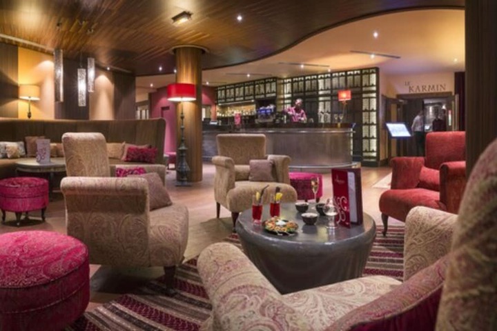 Lounge 44 of 49