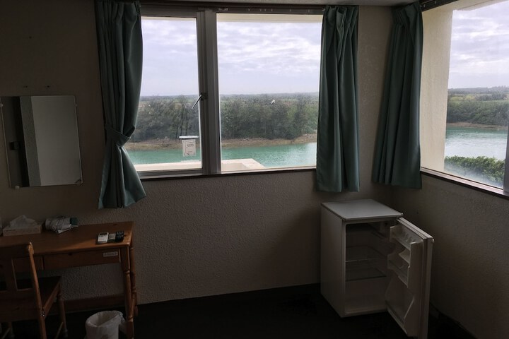 Room 13 of 38