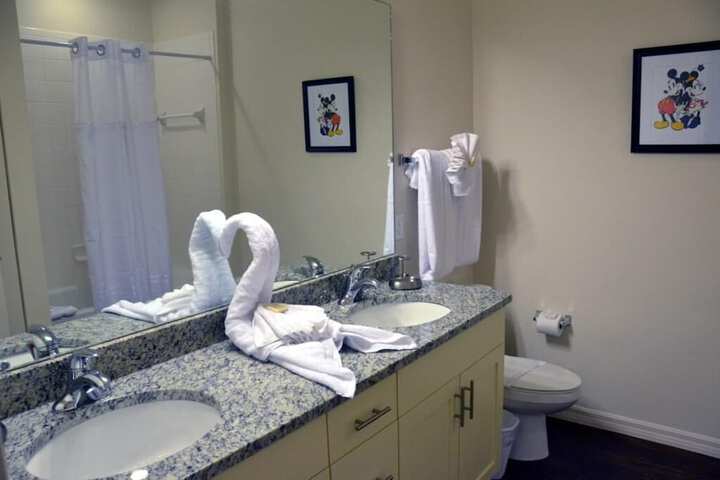 Room 15 of 34