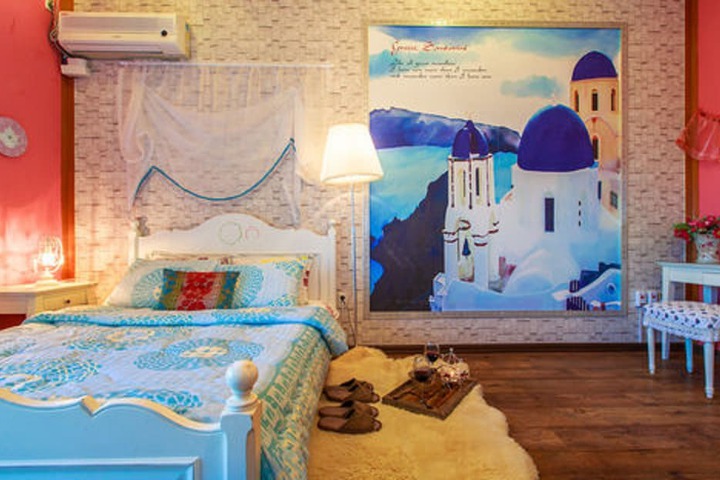Room 4 of 32