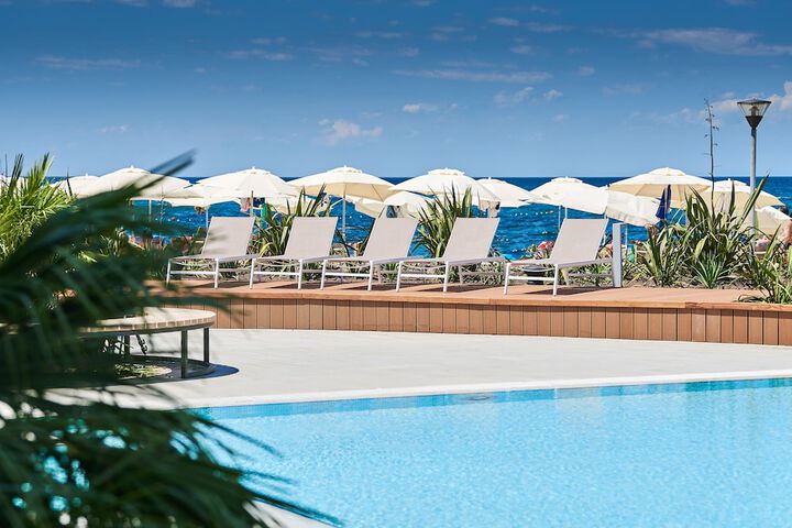 Hotel with Pool