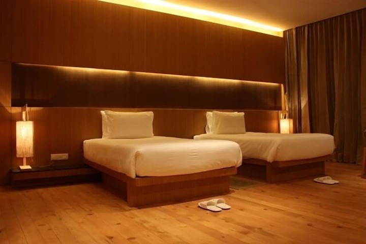 Room 6 of 37