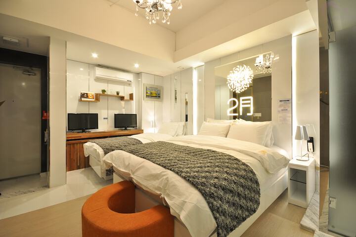 Room 35 of 68