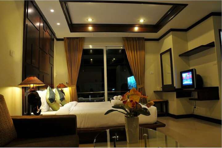 Room 5 of 32