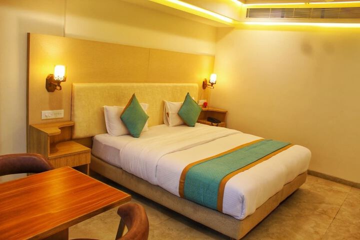 Room 6 of 34