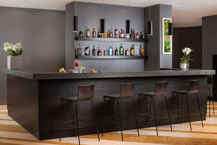 Lounge 70 of 81