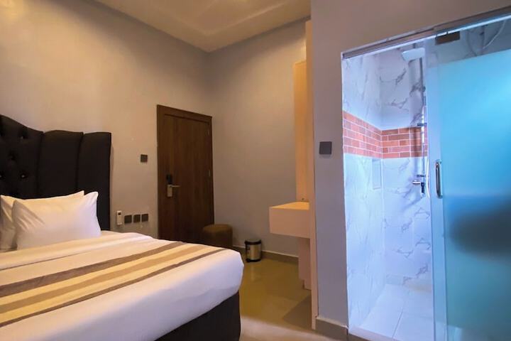 Room 2 of 27