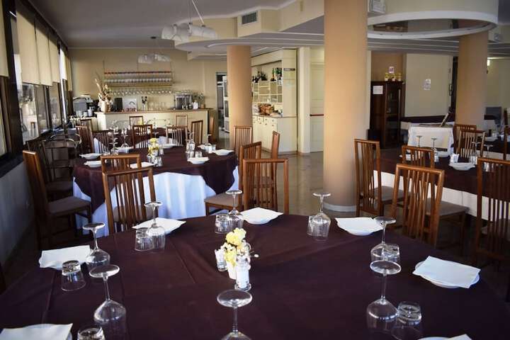 Dining 15 of 36
