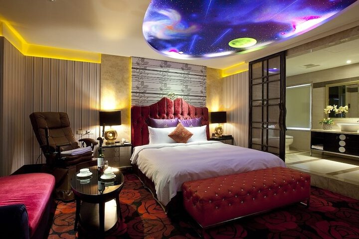 Room 6 of 30