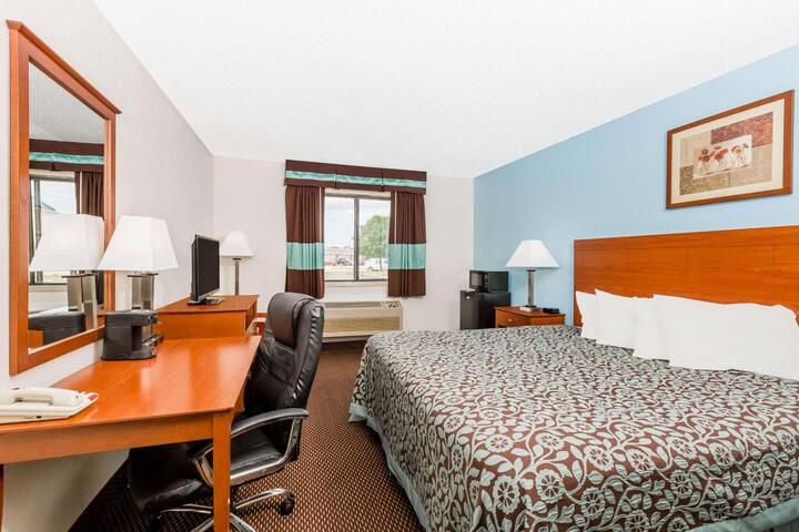 1 King Bed (1 of 6)
