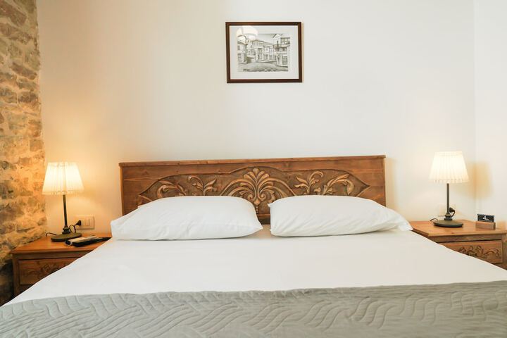 Room 8 of 18