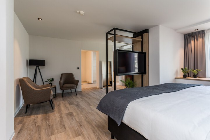 Room 26 of 82