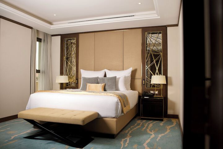 Room 32 of 82