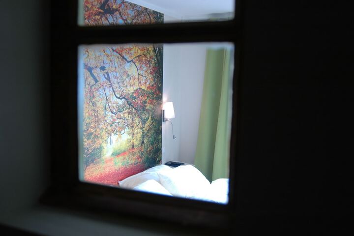 Room 104 of 283