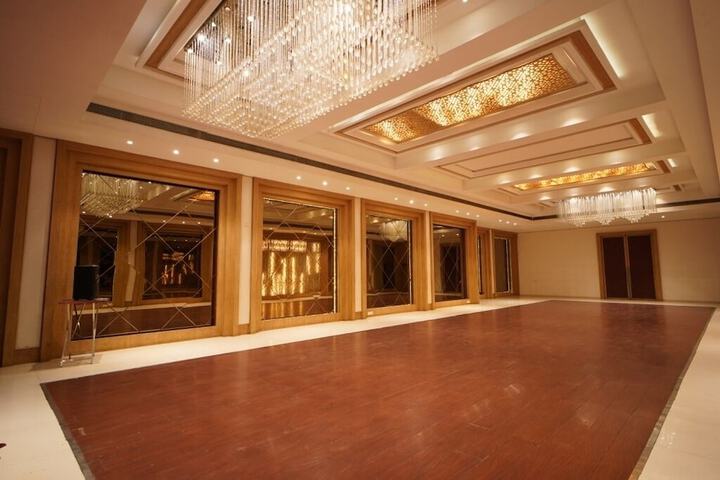 Ballroom/Hall 56 of 72