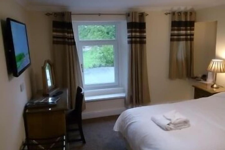 Room 42 of 111