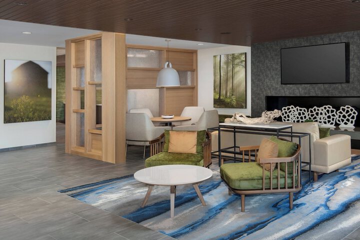 Lobby lounge