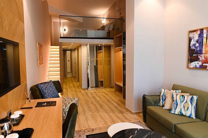 Room 9 of 136