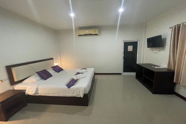 Room 28 of 80
