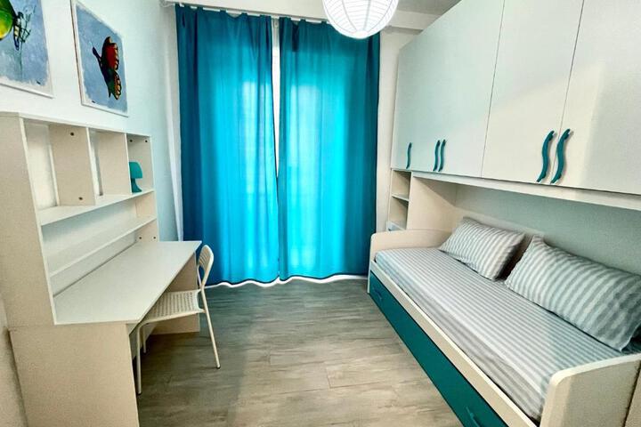 Room 5 of 17