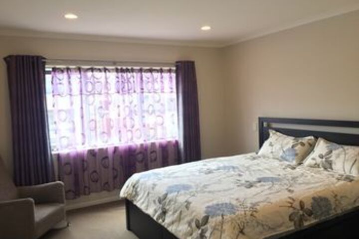 Room 4 of 12