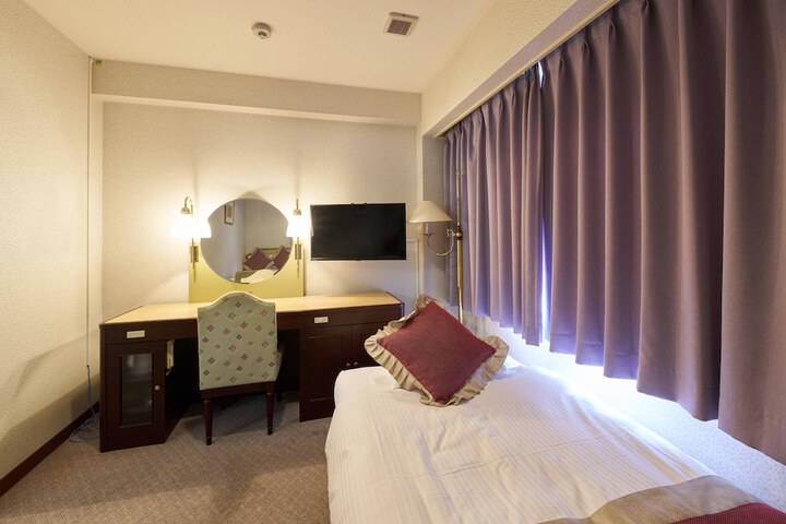 Room 43 of 74