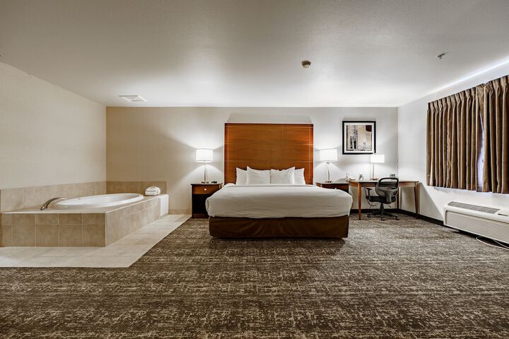 Suite 2 Queen Beds (4 of 7)