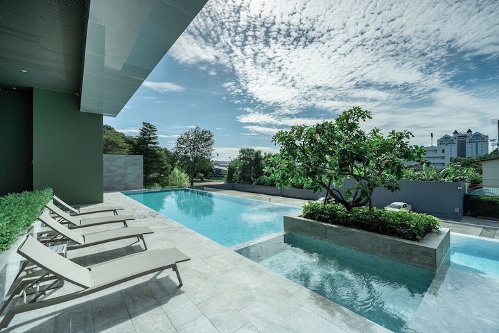 Pool Hotel