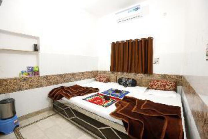 Room 5 of 38